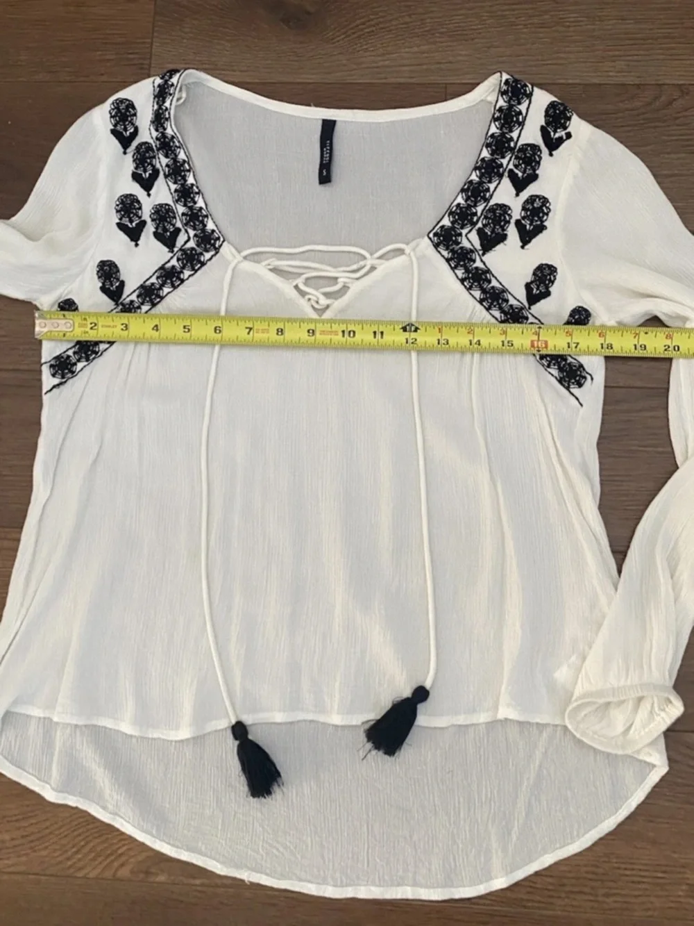 Tiffosi Women's Ivory Peasant Boho Blouse Top with Black Embroidery Women’s Sz S - Picture 10 of 16